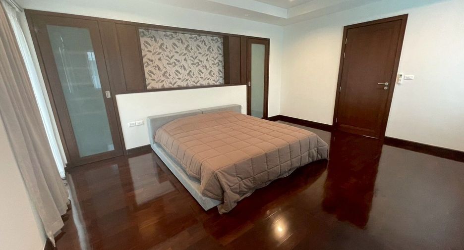 For rent 4 bedrooms villa in Suan Luang, Bangkok