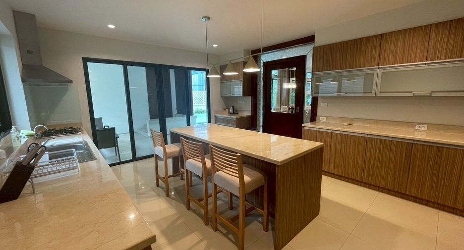 For rent 4 bedrooms villa in Suan Luang, Bangkok
