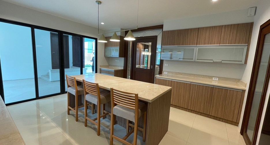 For rent 4 bedrooms villa in Suan Luang, Bangkok