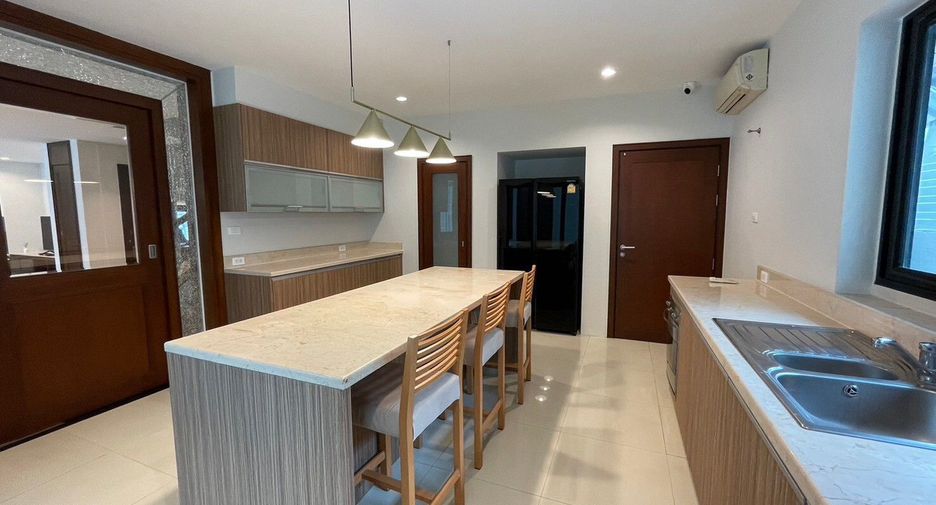 For rent 4 bedrooms villa in Suan Luang, Bangkok