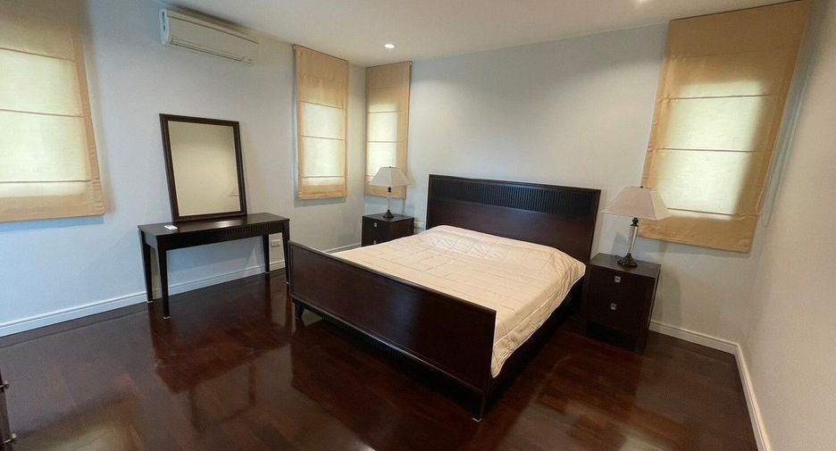 For rent 4 bedrooms villa in Suan Luang, Bangkok