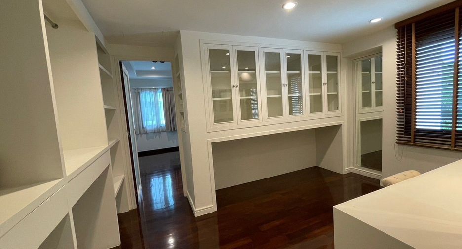 For rent 4 bedrooms villa in Suan Luang, Bangkok