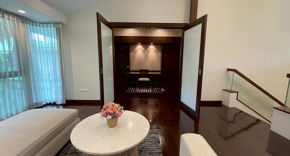 For rent 4 bedrooms villa in Suan Luang, Bangkok