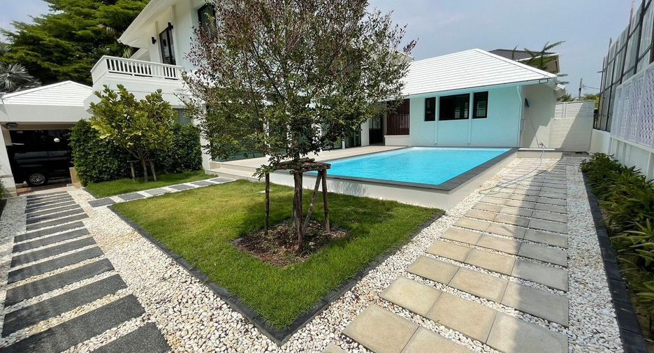 For rent 4 bedrooms villa in Suan Luang, Bangkok