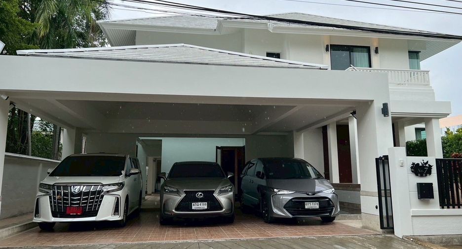 For rent 4 bedrooms villa in Suan Luang, Bangkok