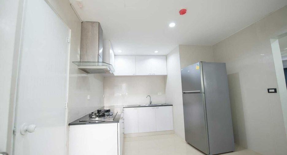For rent 3 bedrooms condo in Khlong Toei, Bangkok