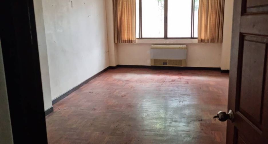 For sale 3 bedrooms retail Space in Samphanthawong, Bangkok
