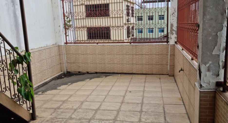 For sale 3 bedrooms retail Space in Samphanthawong, Bangkok