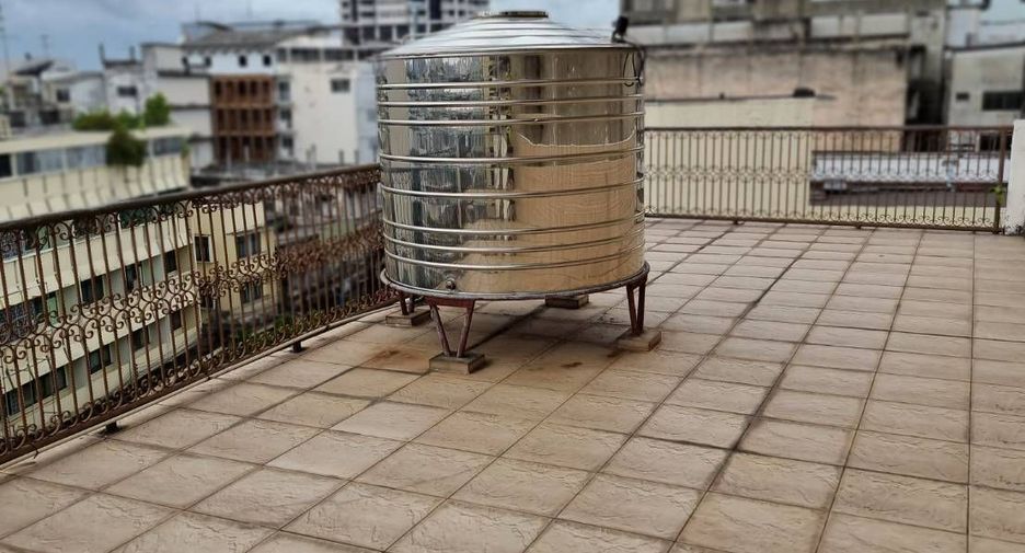 For sale 3 bedrooms retail Space in Samphanthawong, Bangkok