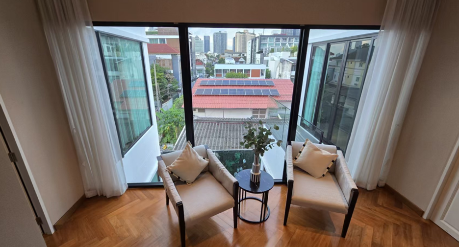 For sale and for rent 4 bedrooms villa in Watthana, Bangkok