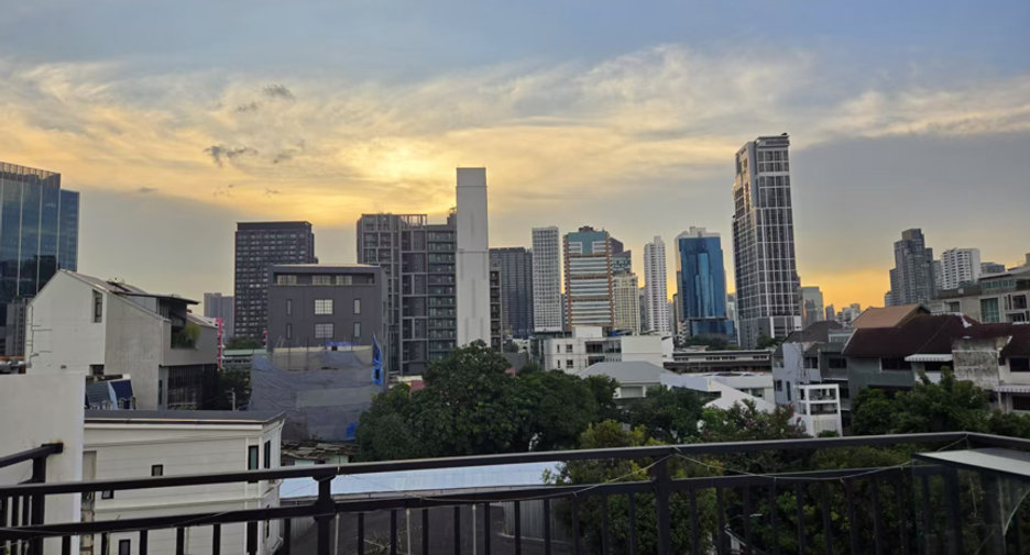 For sale and for rent 4 bedrooms villa in Watthana, Bangkok