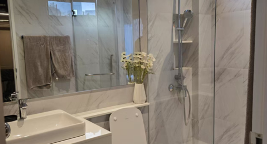 For sale and for rent 4 bedrooms villa in Watthana, Bangkok