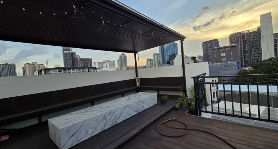 For sale and for rent 4 bedrooms villa in Watthana, Bangkok