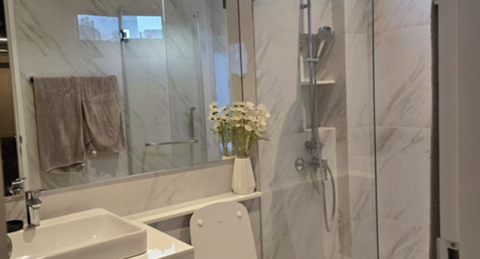 For sale and for rent 4 bedrooms villa in Watthana, Bangkok