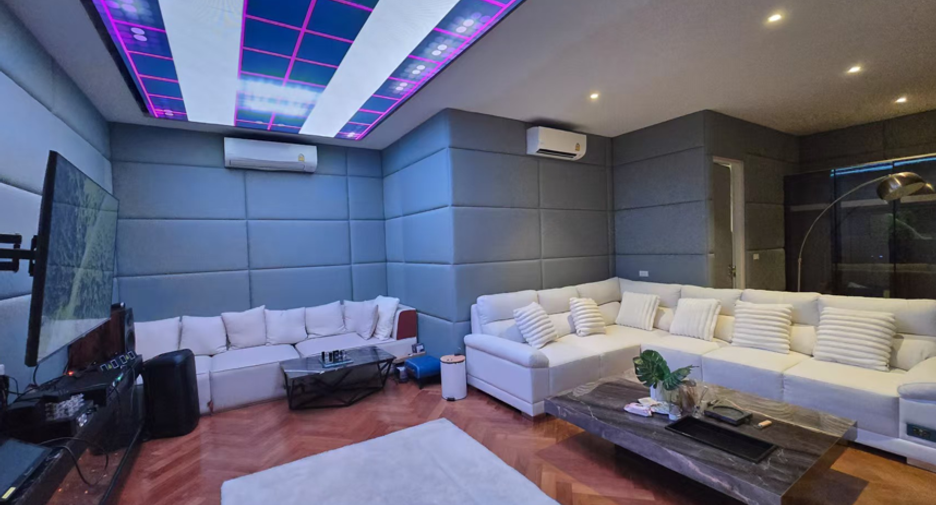 For sale and for rent 4 bedrooms villa in Watthana, Bangkok