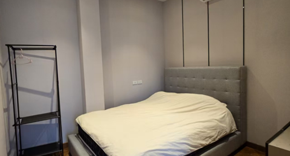 For sale and for rent 4 bedrooms villa in Watthana, Bangkok