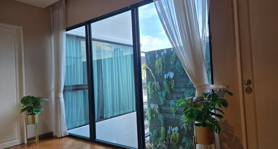 For sale and for rent 4 bedrooms villa in Watthana, Bangkok