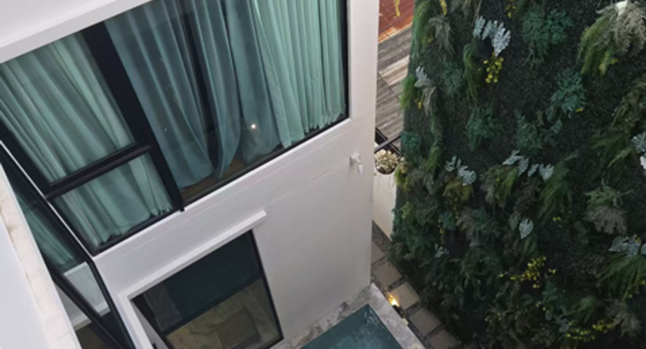 For sale and for rent 4 bedrooms villa in Watthana, Bangkok
