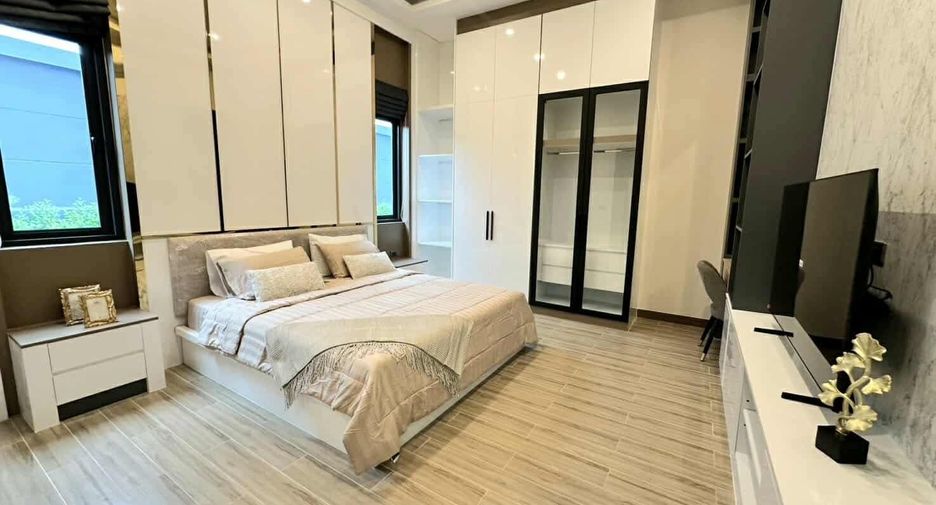 For sale 4 bedrooms villa in Bang Lamung, Chonburi