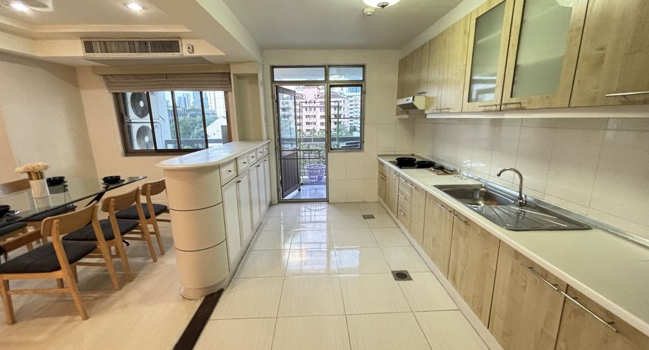 For rent 3 bedrooms condo in Watthana, Bangkok