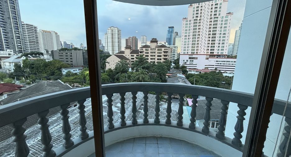 For rent 3 bedrooms condo in Watthana, Bangkok