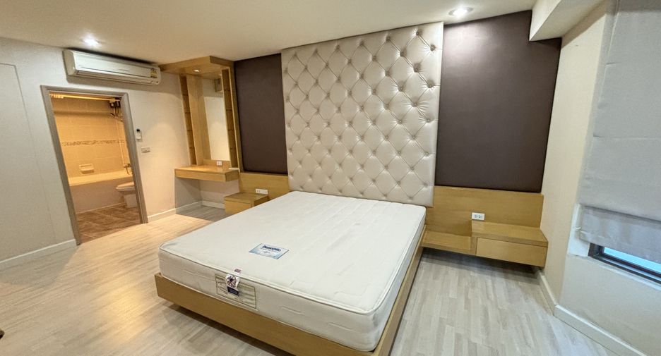 For rent 3 bedrooms condo in Watthana, Bangkok