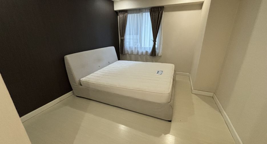 For rent 3 bedrooms condo in Watthana, Bangkok