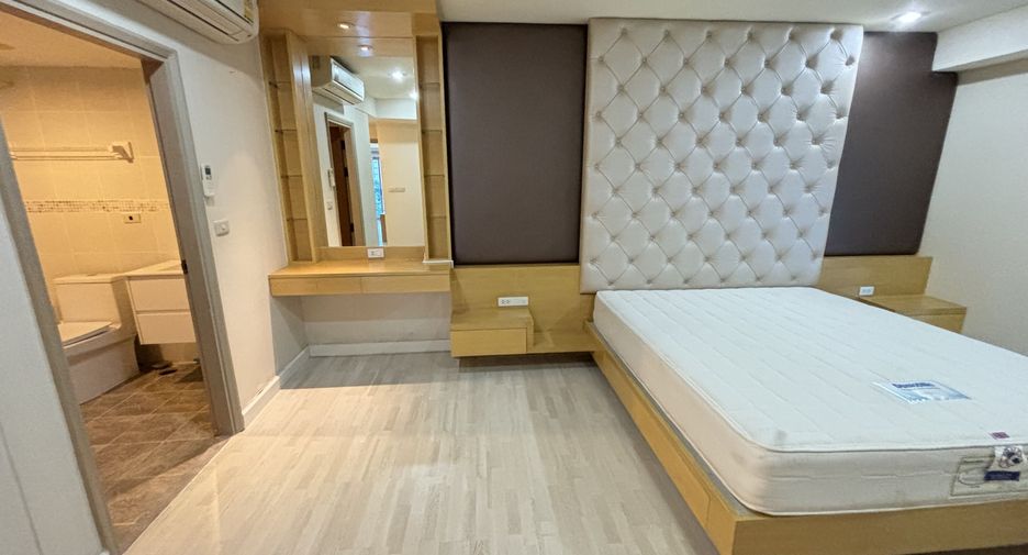 For rent 3 bedrooms condo in Watthana, Bangkok