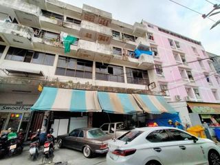 For sale and for rent 10 bedrooms retail Space in Huai Khwang, Bangkok