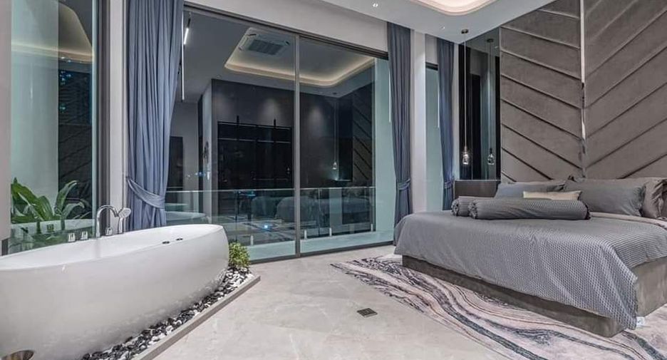 For sale 5 ベッドルーム villa in Sattahip, Chonburi
