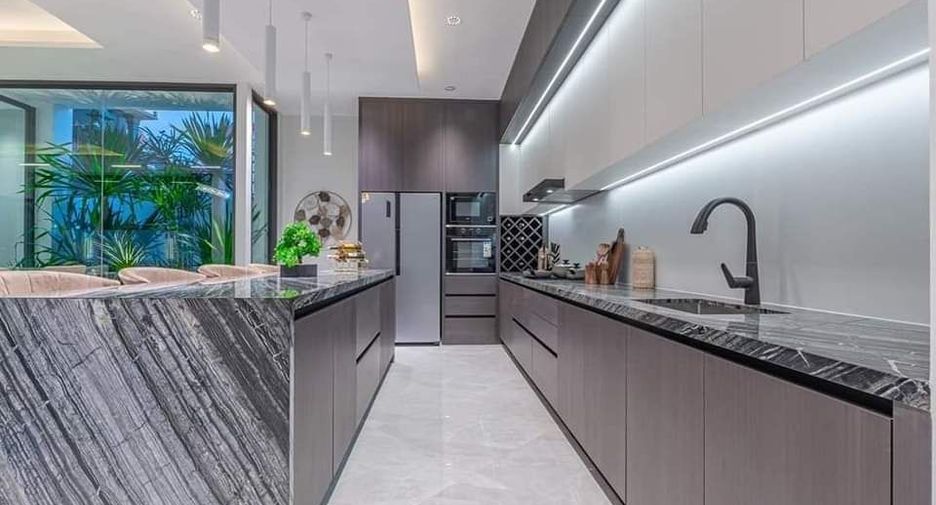 For sale 5 ベッドルーム villa in Sattahip, Chonburi