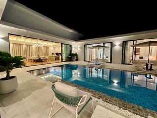 Villa en venta y en alquiler de 5 habitaciones en Thalang, Phuket