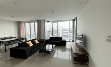 For rent 3 bedrooms condo in Khlong Toei, Bangkok