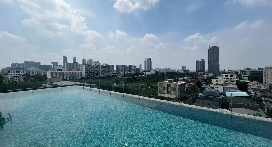 For sale 1 bed condo in Huai Khwang, Bangkok