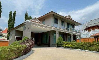 For rent 4 bedrooms villa in Bang Lamung, Chonburi