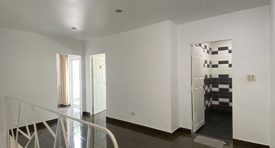 For sale 2 ベッドルーム villa in Bang Lamung, Chonburi