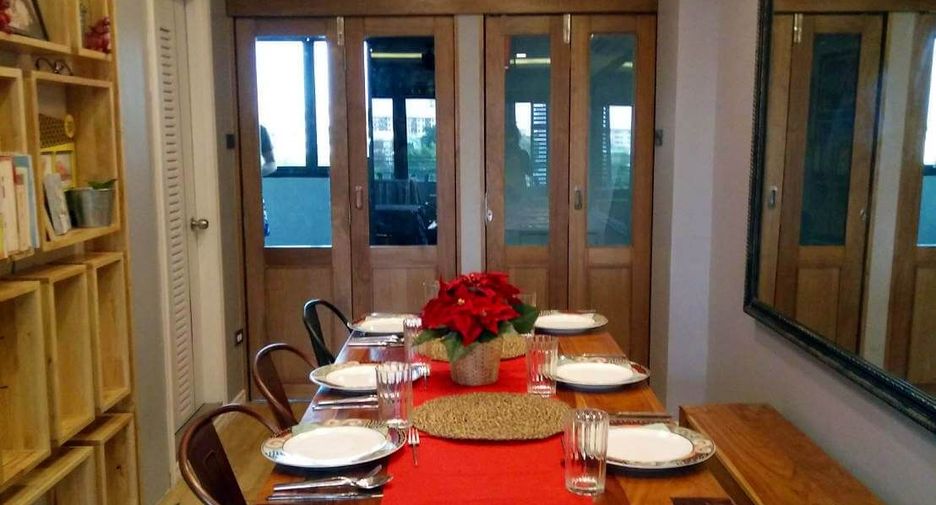 For sale 4 bedrooms retail Space in Phra Khanong, Bangkok