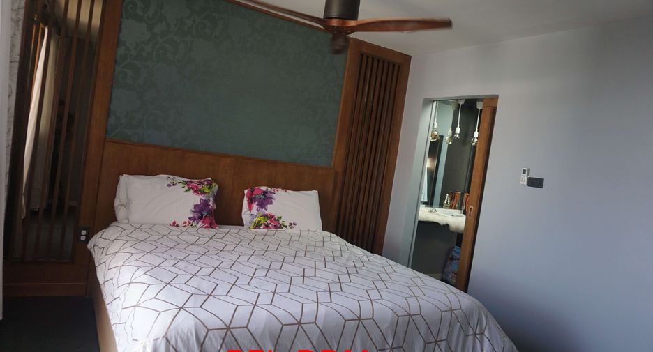 For sale 4 bedrooms retail Space in Phra Khanong, Bangkok