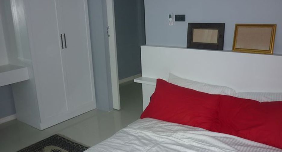 For sale 4 bedrooms retail Space in Phra Khanong, Bangkok