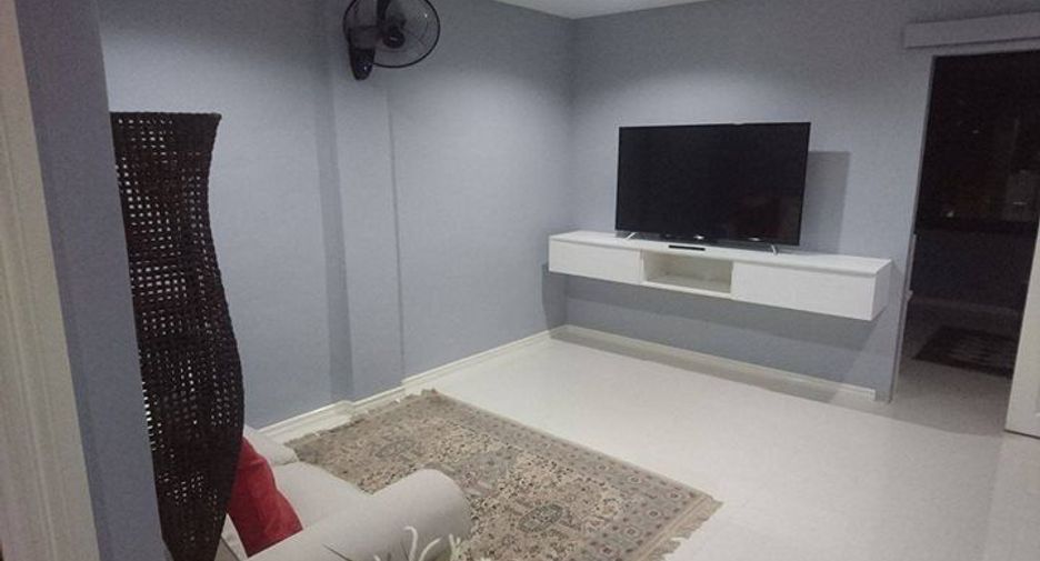 For sale 4 bedrooms retail Space in Phra Khanong, Bangkok