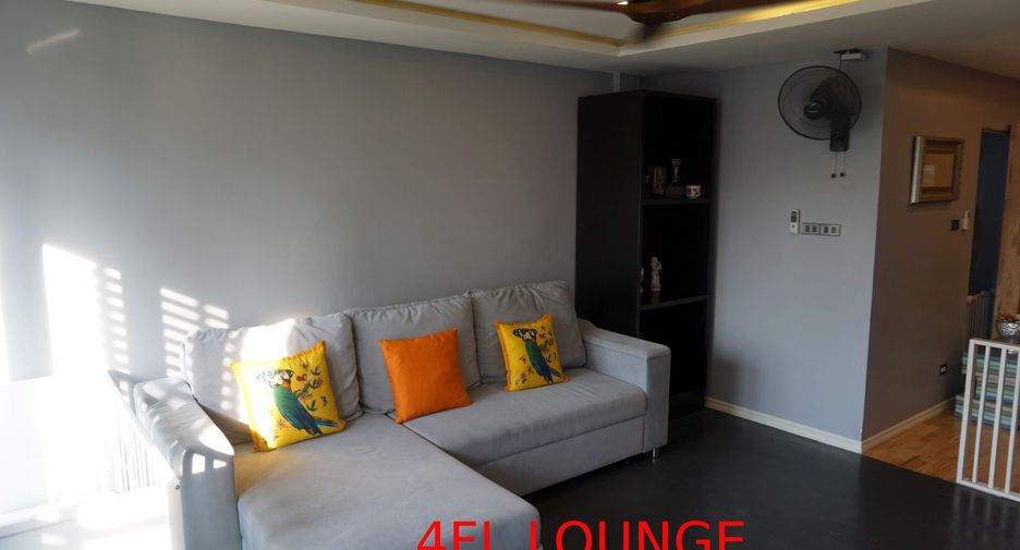 For sale 4 bedrooms retail Space in Phra Khanong, Bangkok