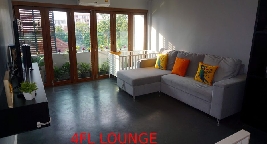 For sale 4 bedrooms retail Space in Phra Khanong, Bangkok