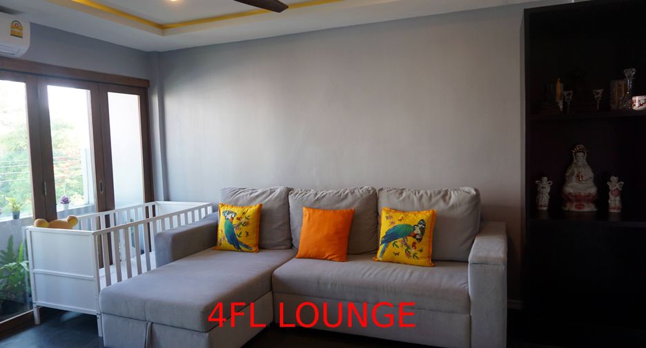 For sale 4 bedrooms retail Space in Phra Khanong, Bangkok