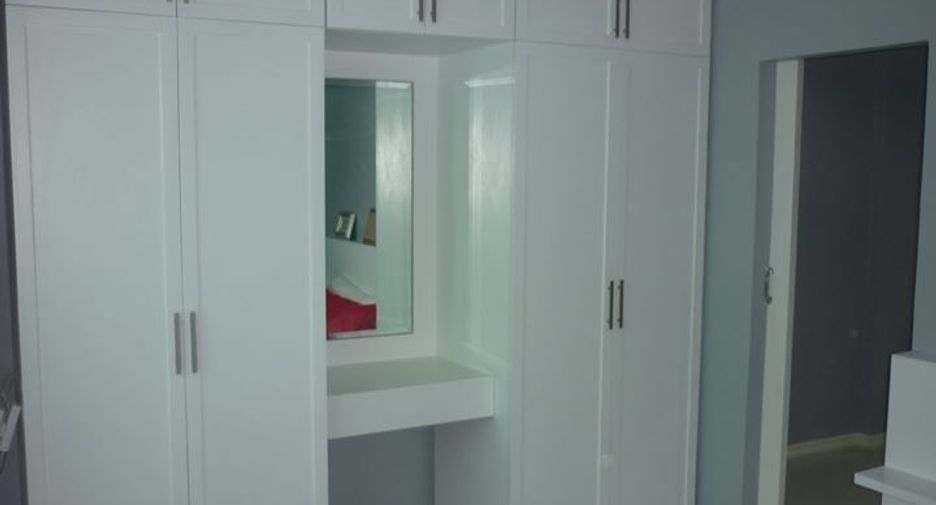 For sale 4 bedrooms retail Space in Phra Khanong, Bangkok