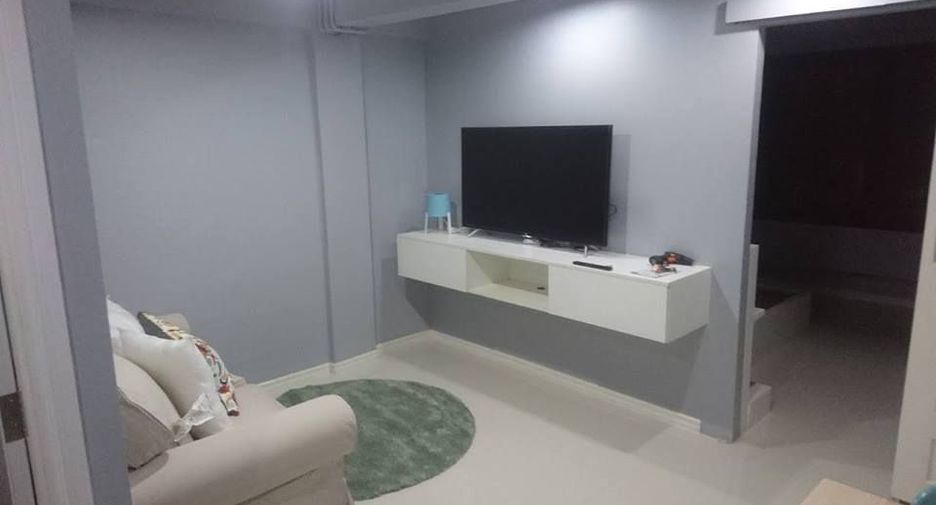 For sale 4 bedrooms retail Space in Phra Khanong, Bangkok