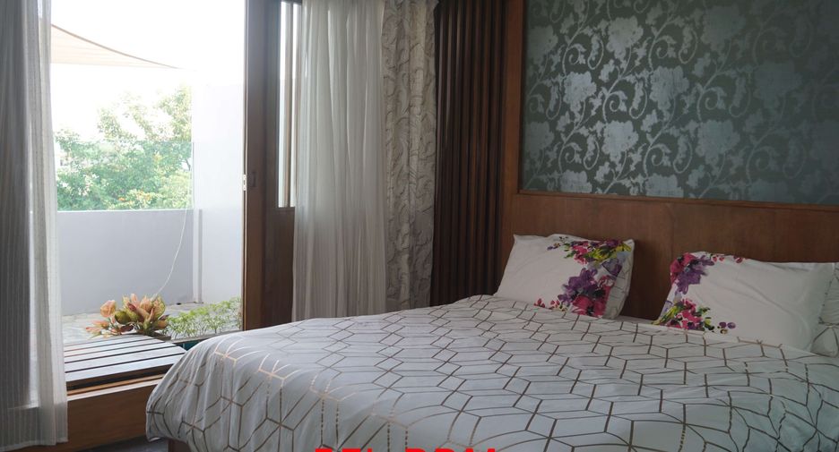 For sale 4 bedrooms retail Space in Phra Khanong, Bangkok