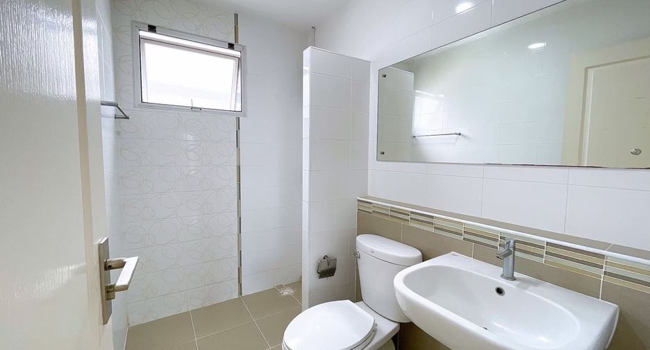 Haus zur Miete mit 4 Zimmer in Bang Phli, Samut Prakan