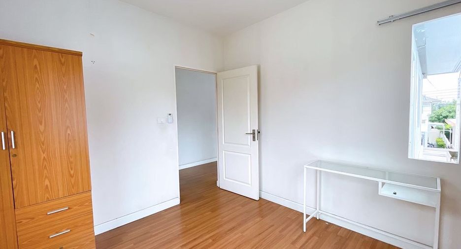 Haus zur Miete mit 4 Zimmer in Bang Phli, Samut Prakan