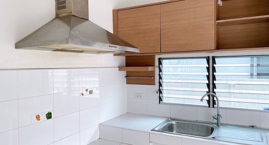 Haus zur Miete mit 4 Zimmer in Bang Phli, Samut Prakan