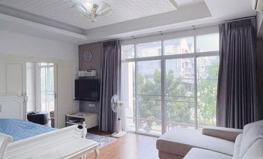 Haus zum Kauf mit 6 Zimmer in Don Mueang, Bangkok